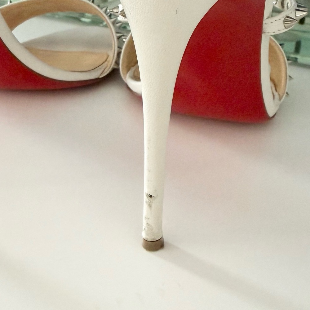Christian Louboutin Choca Spikes 100 sandals in white leather - Picture 7 of 10